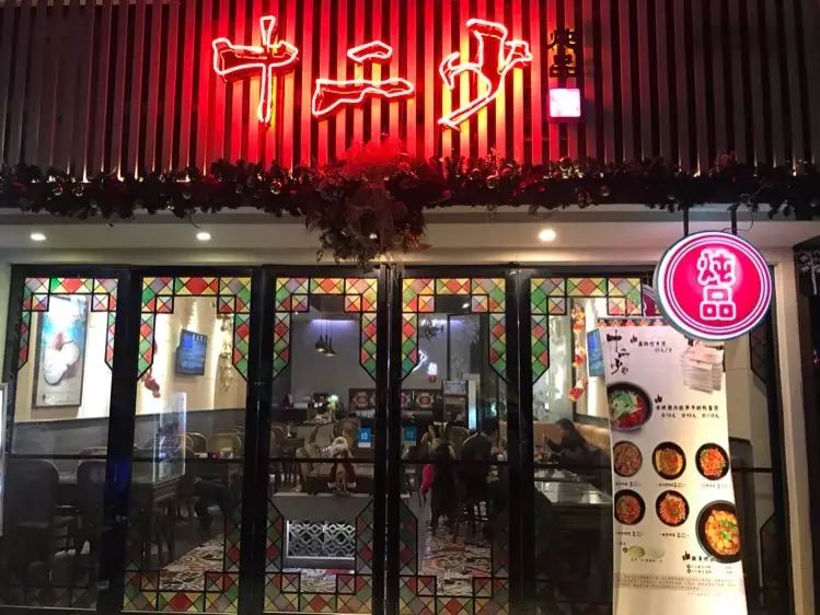 深圳茶餐厅设计空间 | 食在广州味在西关，老广州的情怀-十二少餐厅