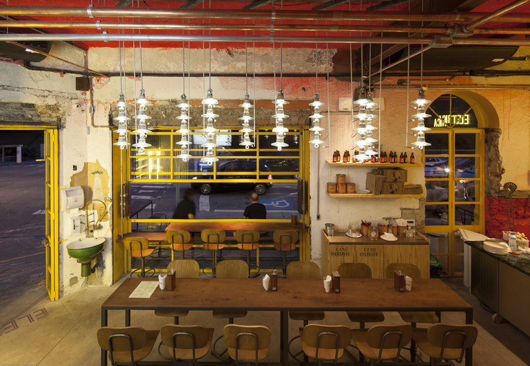 快餐厅装修空间设计-“Elettrica”来自巴西复古风格的披萨店！