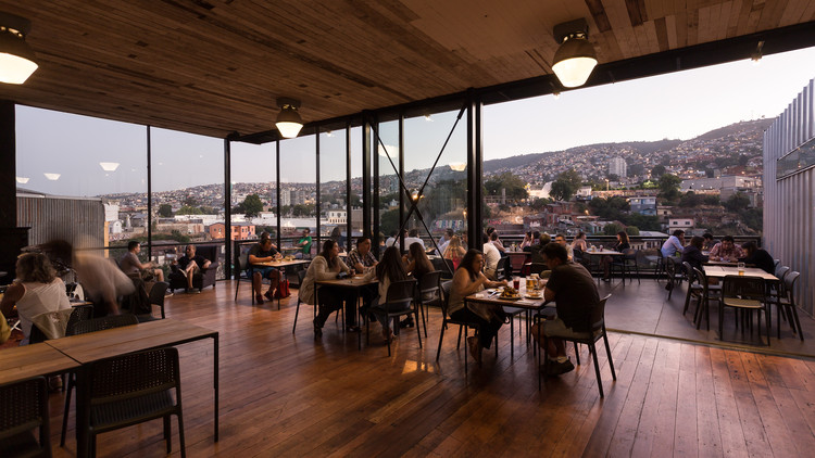 智利“El Internado”工业风餐厅设计赏析