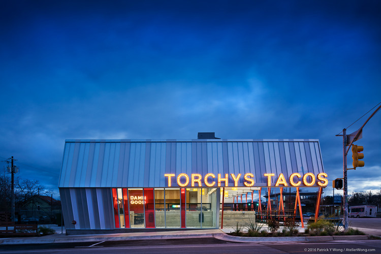 美国“Torchy’s Tacos”免下车餐饮店面装修设计案例分享