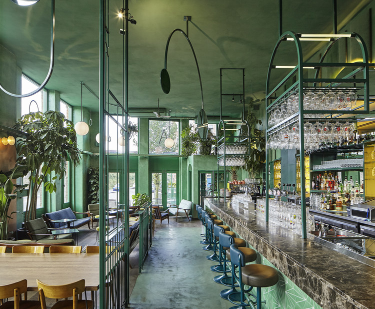 荷兰“VEDETT”热带风主题酒吧装修设计案例分享