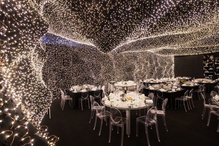 2019年最具创意餐厅空间设计25万盏发光二极管照亮了墨西哥城的“星际”餐厅
