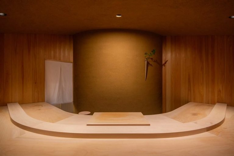 日本快餐厅设计案例分享-福冈的干洗店改造成20平方米的寿司餐厅