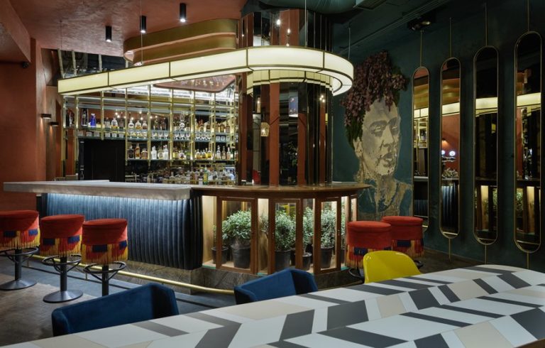 佛山餐饮设计公司分享希腊优雅而朴素的奢华酒吧西餐厅设计案例