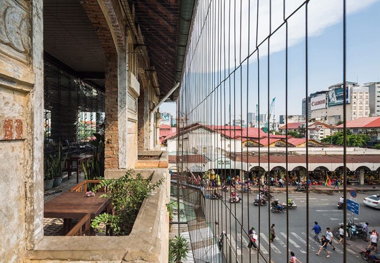 屋顶花园主题比萨店用西贡丰富的色彩打造了全新印象